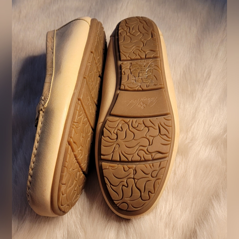 Patricia Nash Cream Embossed Leather Loafers with Gold Accent 8.5 - Picture 3 of 5